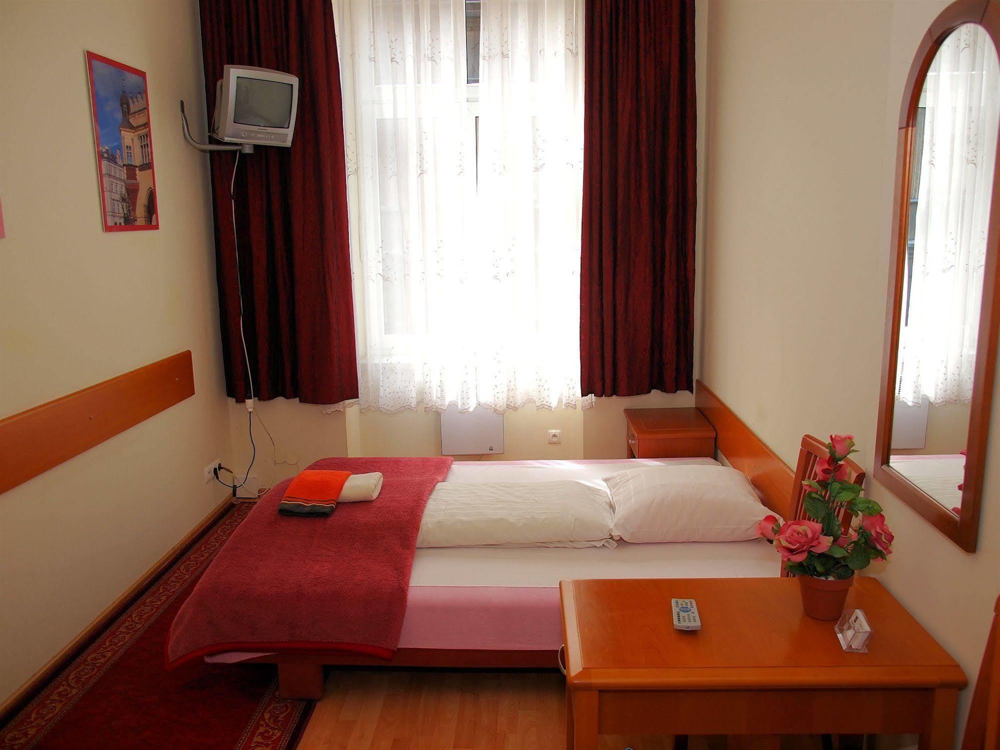 Golden Lion Guest Rooms Szewska 19 克拉科夫 外观 照片