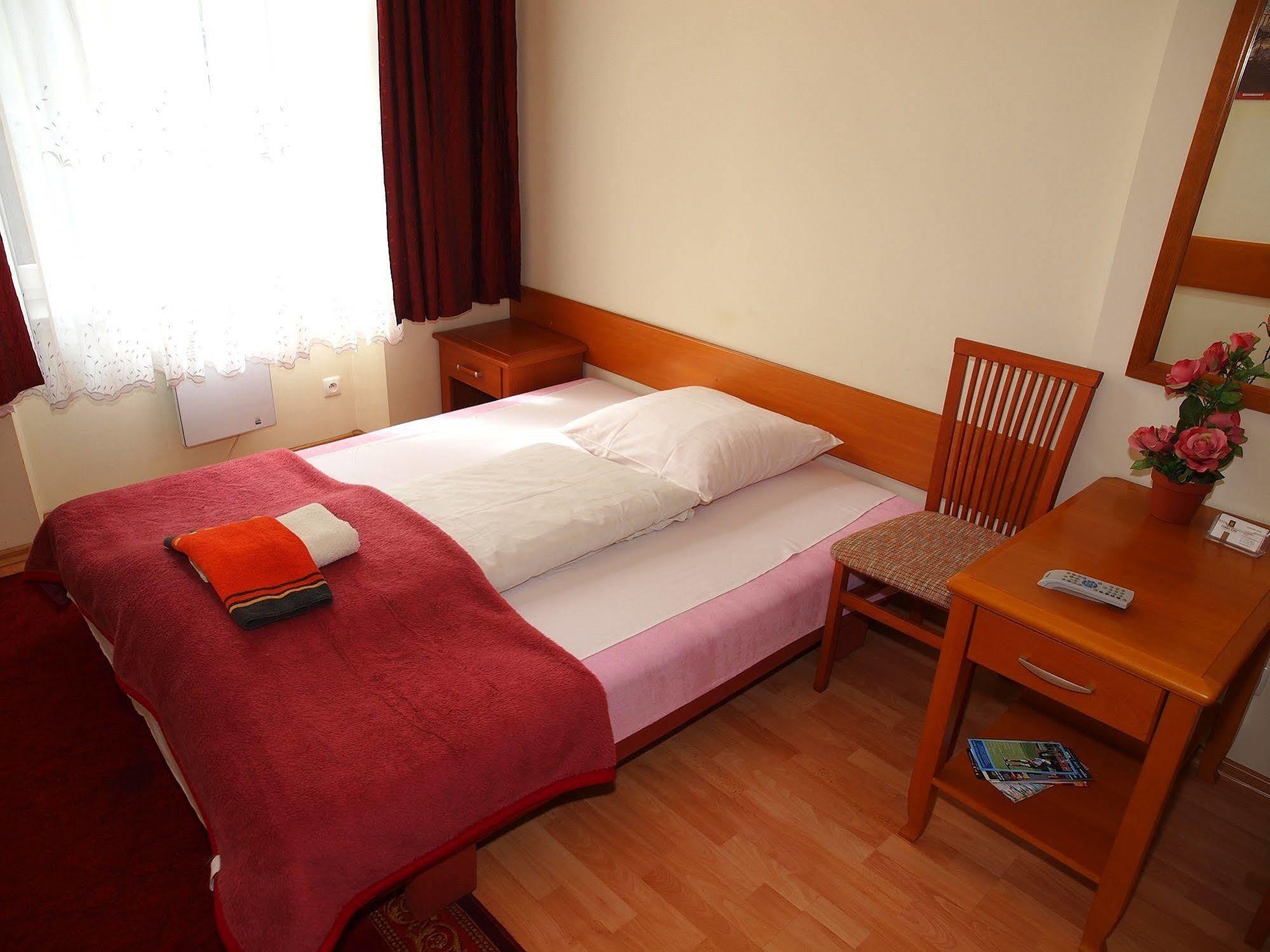 Golden Lion Guest Rooms Szewska 19 克拉科夫 外观 照片